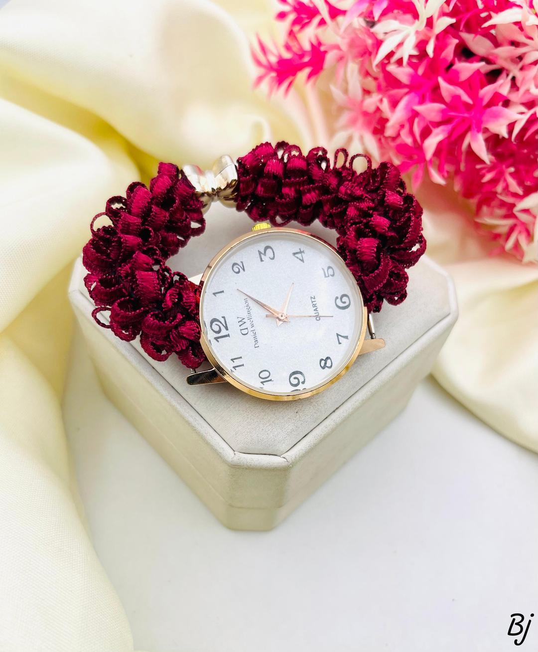 Stylish Women's Quartz Bracelet Watch - Water Resistant - 1 Pc