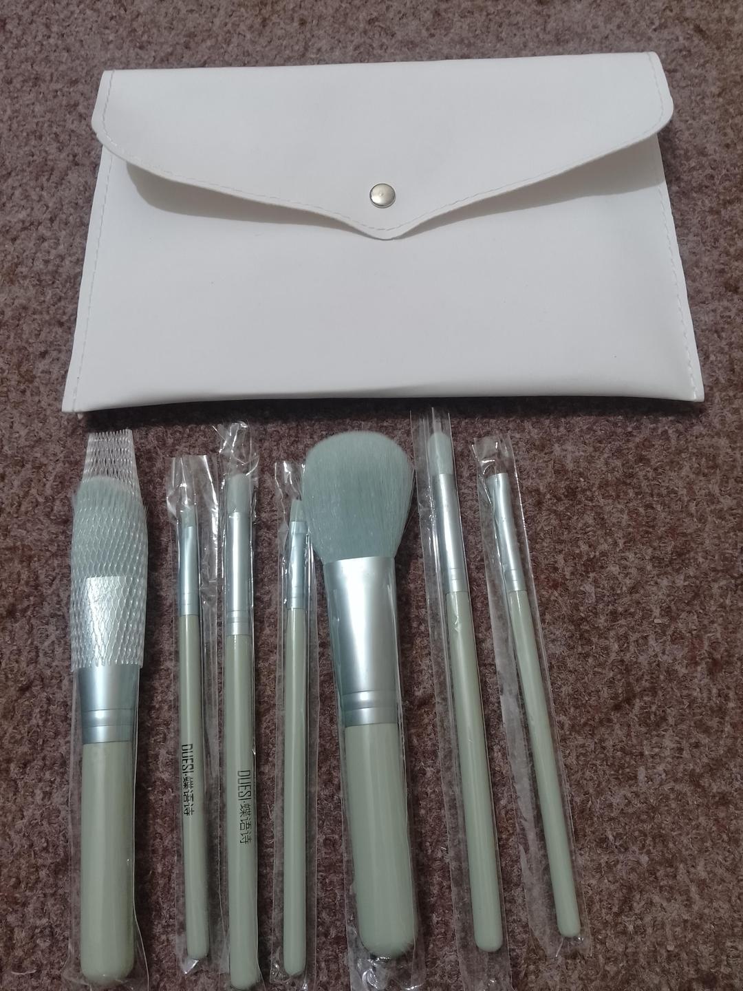 7 Pcs High Quality Makeup Brushes Set With Pouch